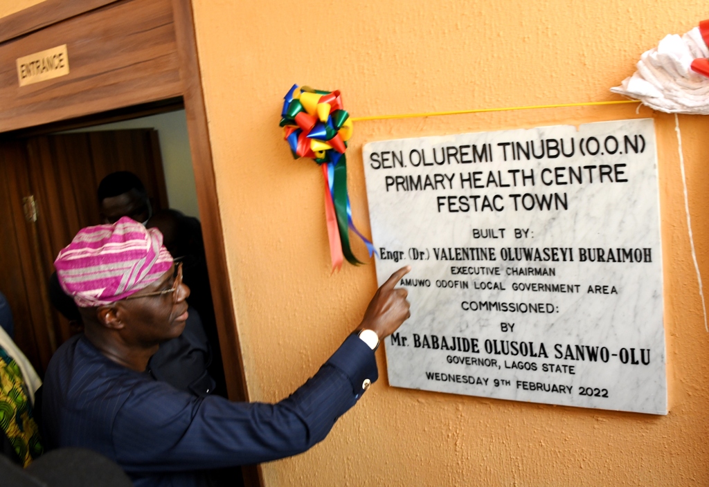 SANWO-OLU PAYS WORKING VISIT TO AMUWO-ODOFIN, COMMISSIONS NEW HEALTH CARE FACILITY